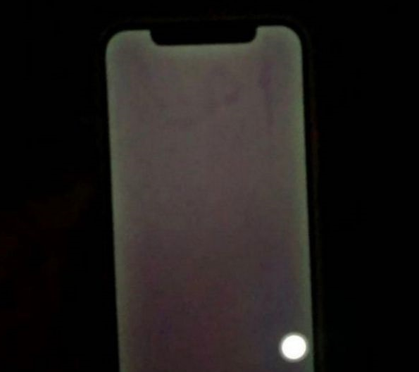 西湖苹果手机维修分享苹果客服回应 iPhone 12 屏幕“发绿”问题 